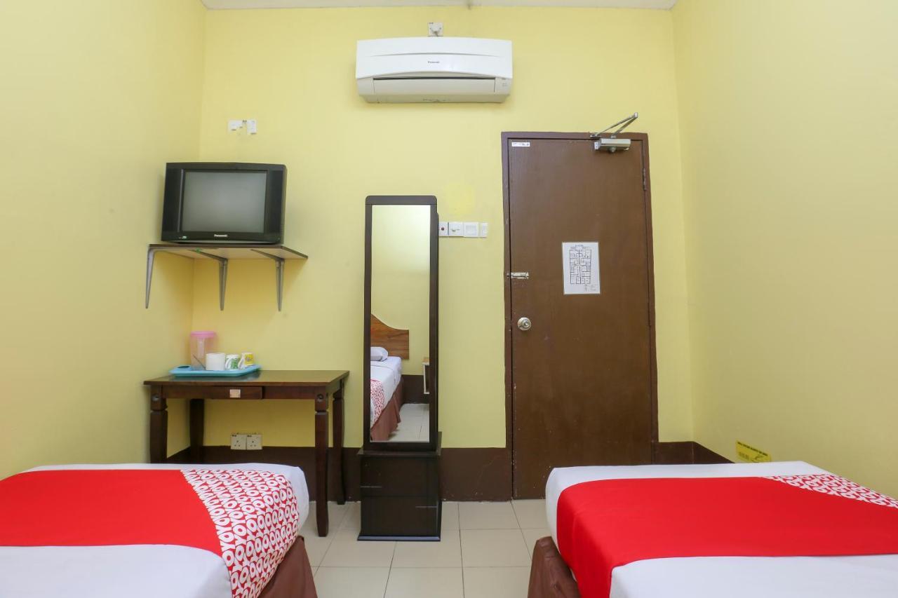 OYO 90162 Aj Hotel Kuala Berang Buitenkant foto