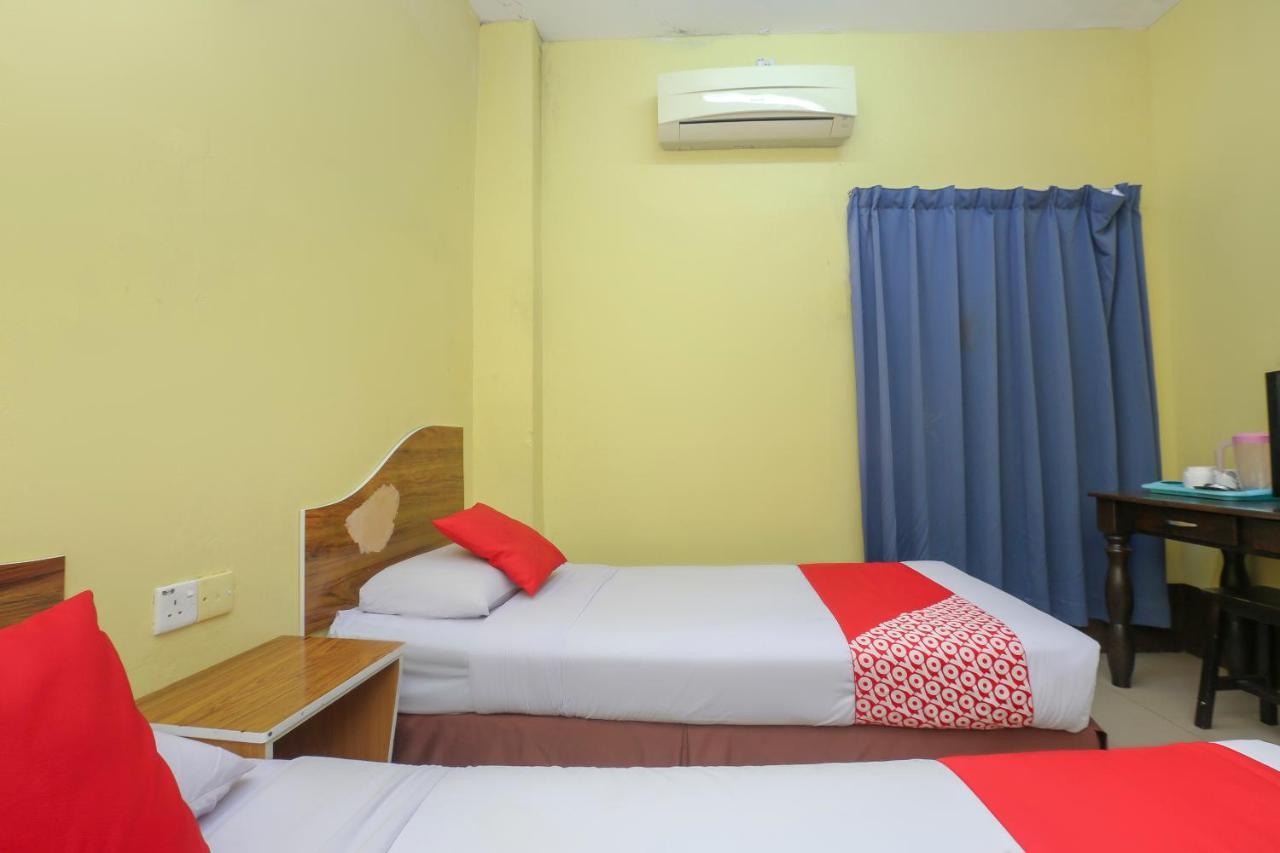 OYO 90162 Aj Hotel Kuala Berang Buitenkant foto