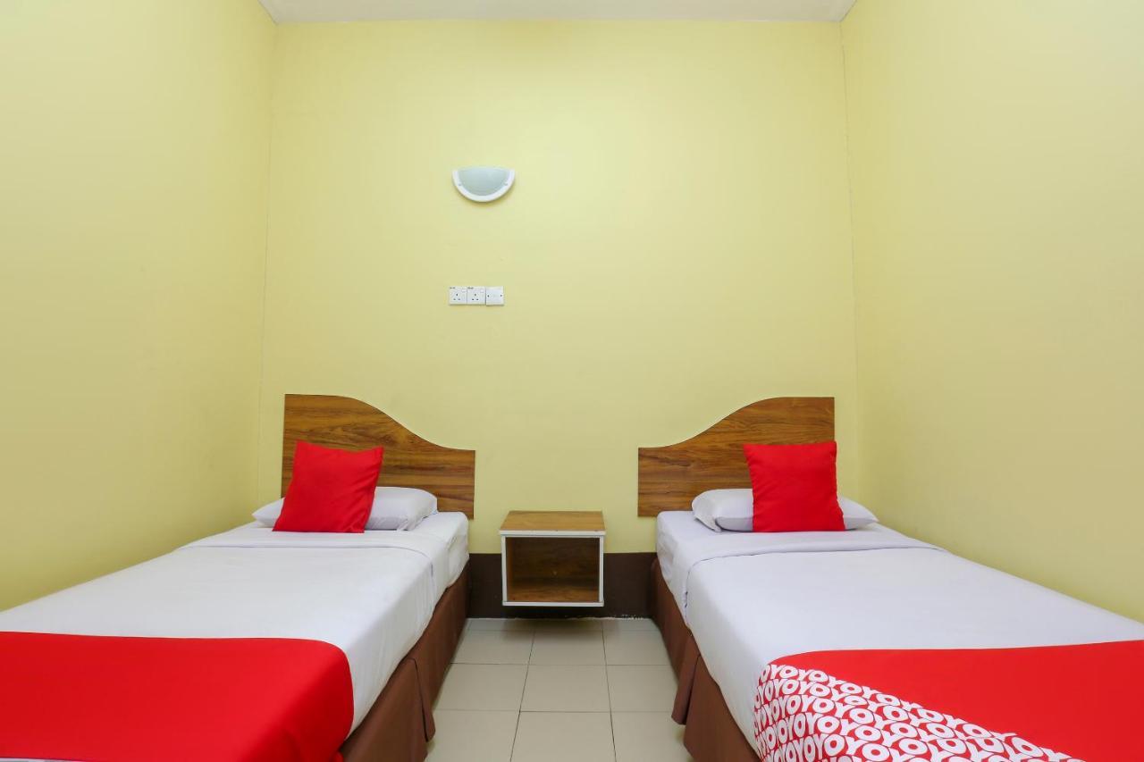 OYO 90162 Aj Hotel Kuala Berang Buitenkant foto