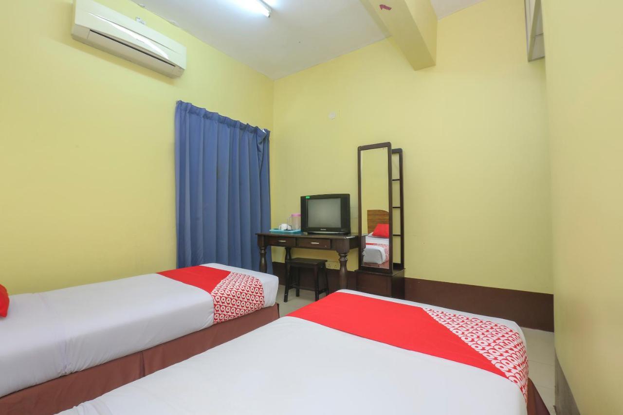 OYO 90162 Aj Hotel Kuala Berang Buitenkant foto